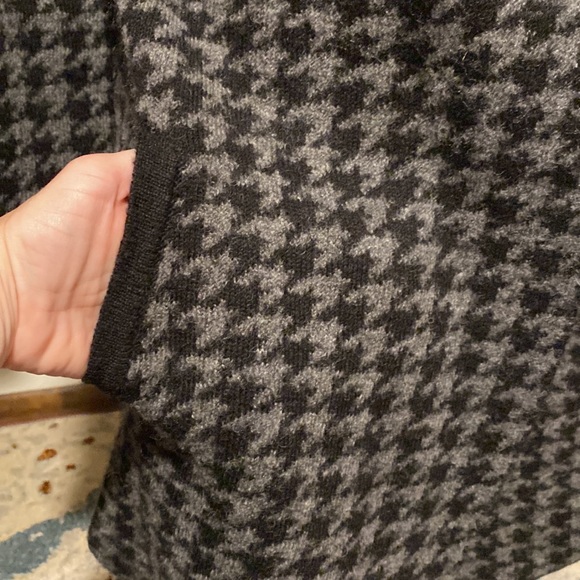 MAX STUDIO wool blend long sweater jacket. Black and gray herringbone. Size US M - Picture 4 of 10